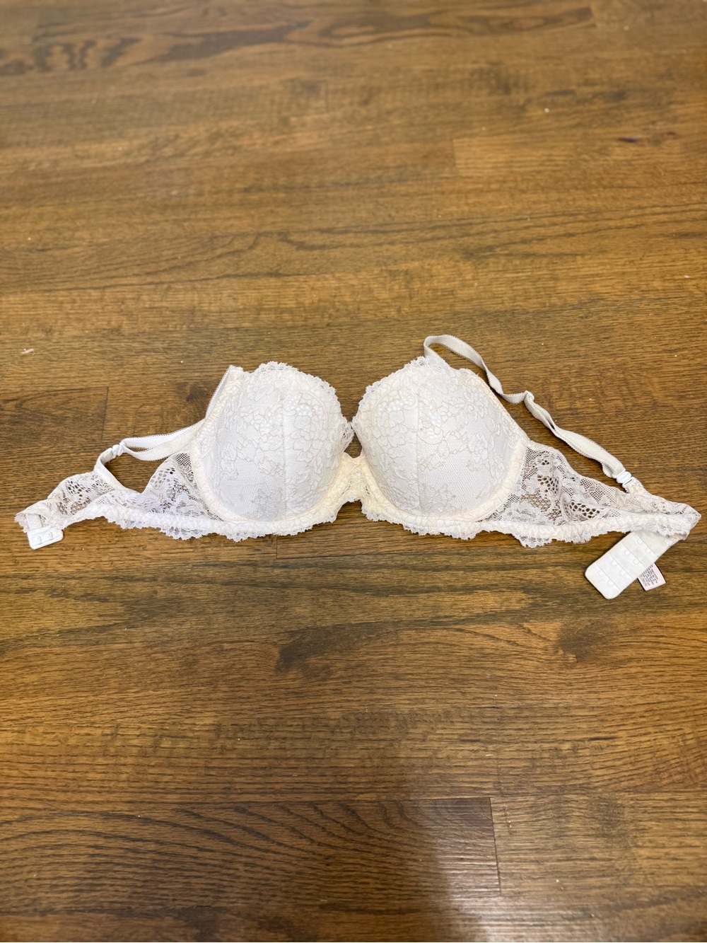 Victoria's Secret White Lace Push-Up Bra with Underwire